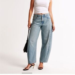 Abercrombie & Fitch Curve Love the Barrel Jean Mid Rise